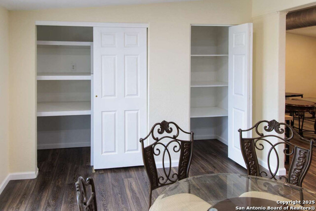 Listing photo id 9 for 210 Bronco