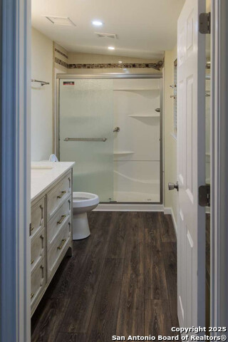 Listing photo id 10 for 210 Bronco