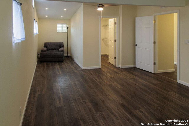 Listing photo id 12 for 210 Bronco