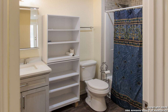 Listing photo id 17 for 210 Bronco