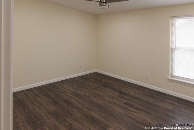 Listing photo id 20 for 210 Bronco