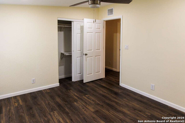 Listing photo id 21 for 210 Bronco