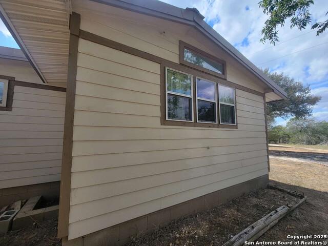 Listing photo id 25 for 210 Bronco