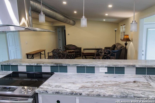 Listing photo id 4 for 210 Bronco