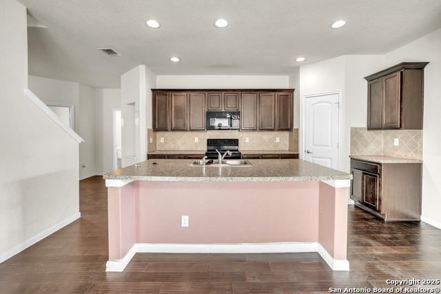 Listing photo id 8 for 7114 Hibiscus