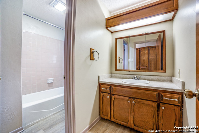 Image 20 of 24 For 2523 Turkey Oak