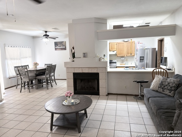 Image 3 of 14 For 5922 Larkmeadow