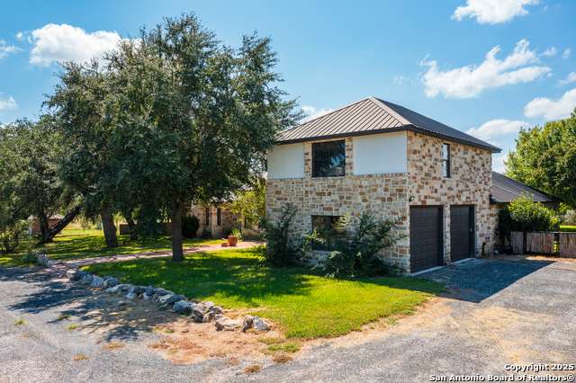 Listing photo id 2 for 13831 Tx Highway 127