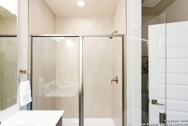 Listing photo id 17 for 419 Ira Avenue  1102