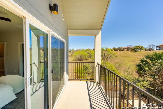 Listing photo id 19 for 419 Ira Avenue  1102