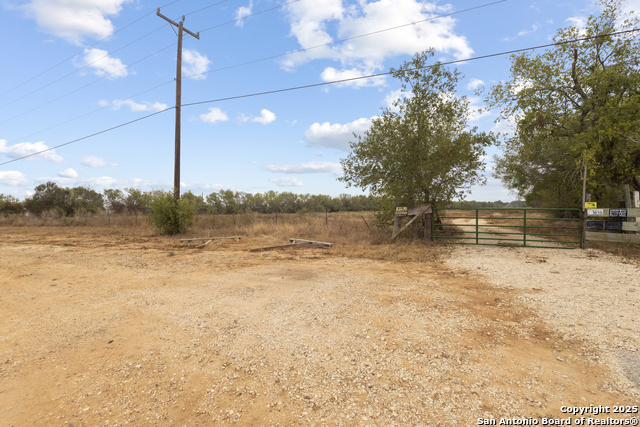 Listing photo id 1 for 3628 Loop 1604 S