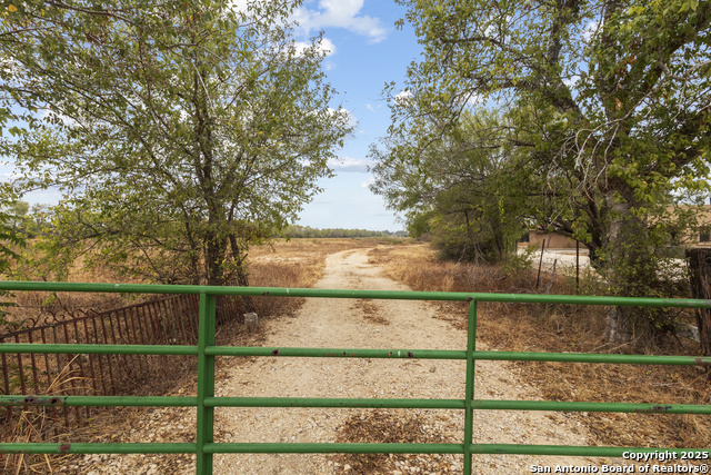 Listing photo id 2 for 3628 Loop 1604 S
