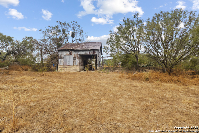 Listing photo id 7 for 3628 Loop 1604 S