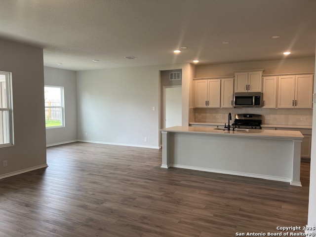 Image 9 of 19 For 105 Beveridge