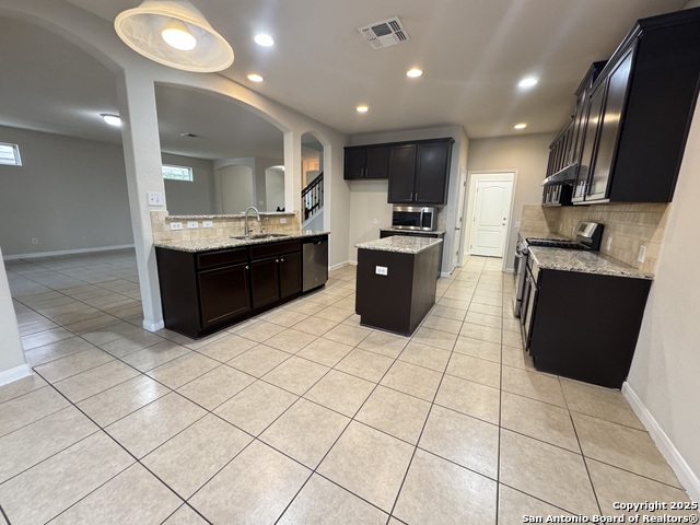 Listing photo id 4 for 7107 Republic