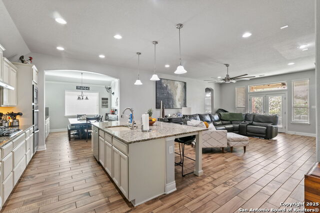 Listing photo id 10 for 1062 Cedar Glen
