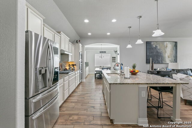 Listing photo id 11 for 1062 Cedar Glen