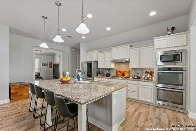 Listing photo id 13 for 1062 Cedar Glen
