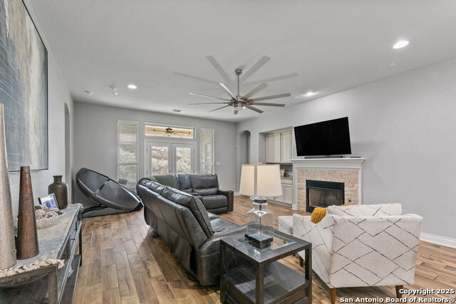 Listing photo id 16 for 1062 Cedar Glen
