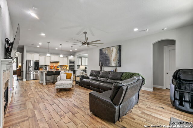 Listing photo id 18 for 1062 Cedar Glen