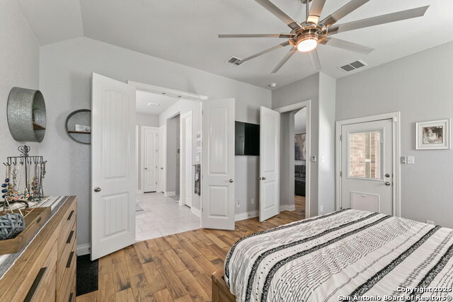 Listing photo id 22 for 1062 Cedar Glen