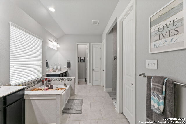 Listing photo id 23 for 1062 Cedar Glen