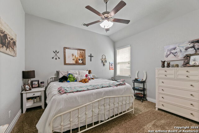 Listing photo id 29 for 1062 Cedar Glen