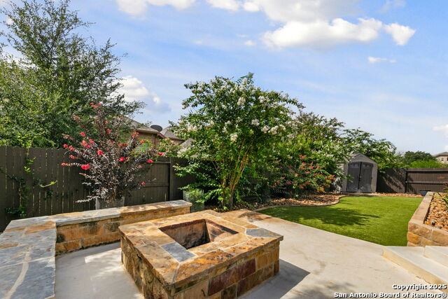 Listing photo id 43 for 1062 Cedar Glen