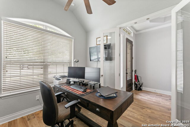 Listing photo id 4 for 1062 Cedar Glen