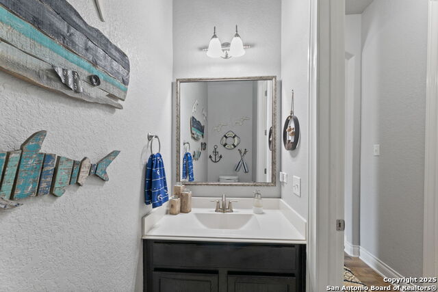 Listing photo id 7 for 1062 Cedar Glen