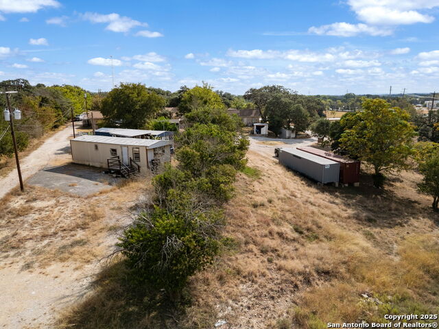 Listing photo id 11 for 930 School St N