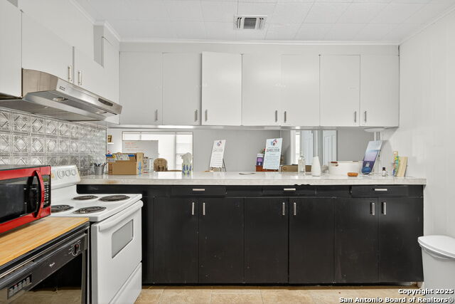 Listing photo id 23 for 930 School St N