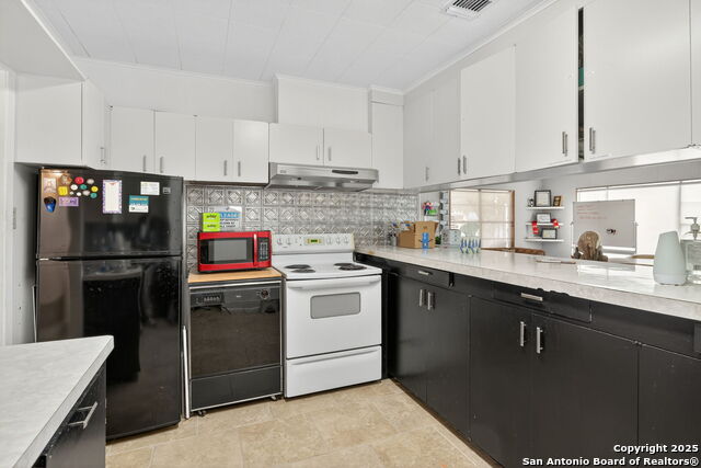 Listing photo id 24 for 930 School St N