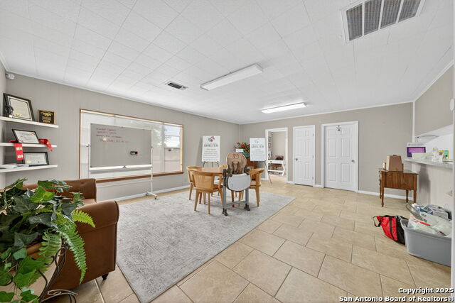 Listing photo id 25 for 930 School St N