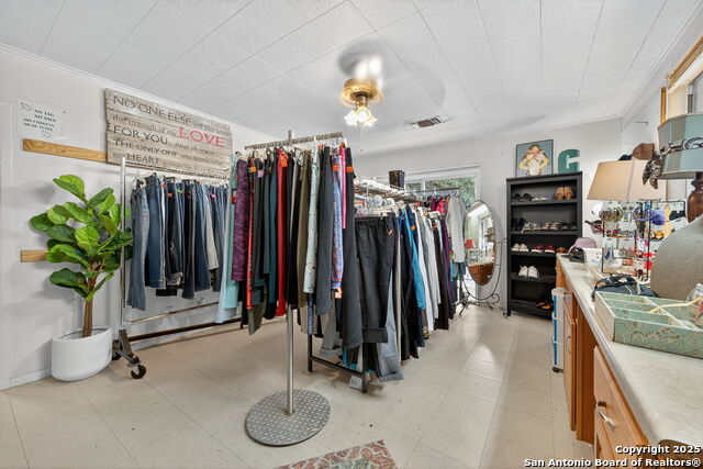 Listing photo id 28 for 930 School St N