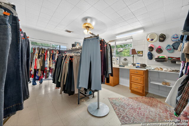 Listing photo id 29 for 930 School St N