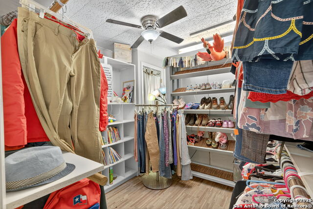 Listing photo id 30 for 930 School St N