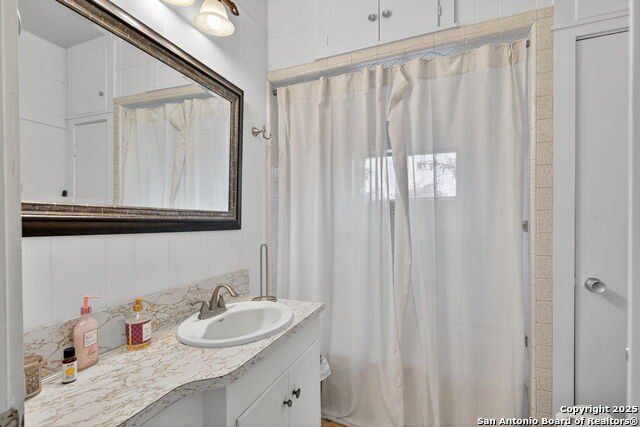 Listing photo id 31 for 930 School St N