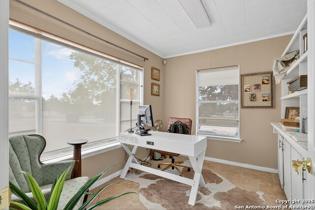 Listing photo id 35 for 930 School St N