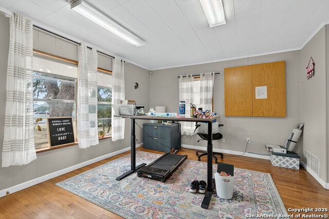 Listing photo id 38 for 930 School St N