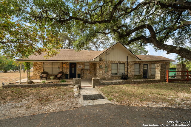 Listing photo id 39 for 930 School St N