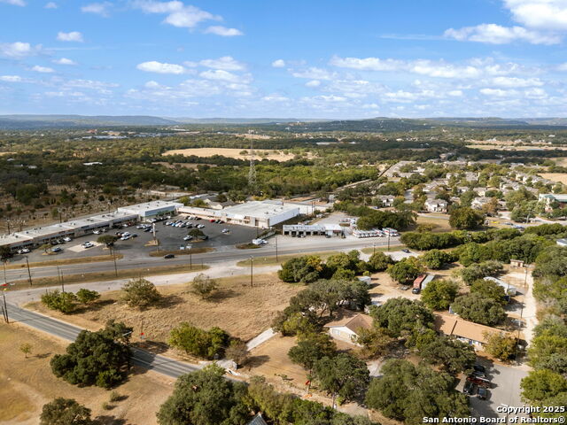 Listing photo id 3 for 930 School St N