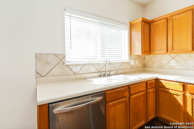 Image 14 of 34 For 225 Corsica