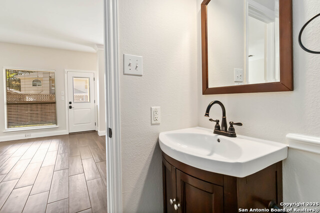 Image 15 of 34 For 225 Corsica