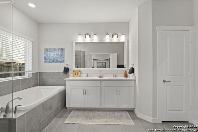 Image 28 of 41 For 5843 Whitby Unit 44