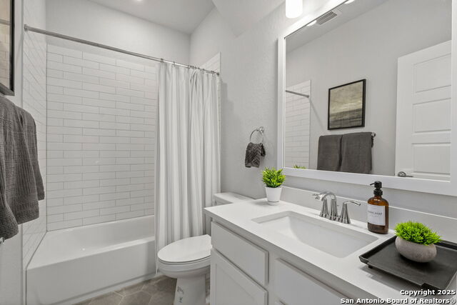 Image 32 of 41 For 5843 Whitby Unit 44