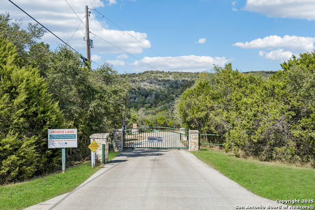 Listing photo id 31 for 2259 Deer Run