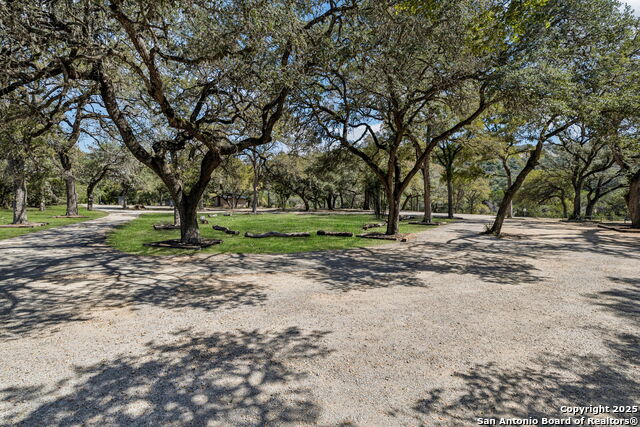 Listing photo id 32 for 2259 Deer Run