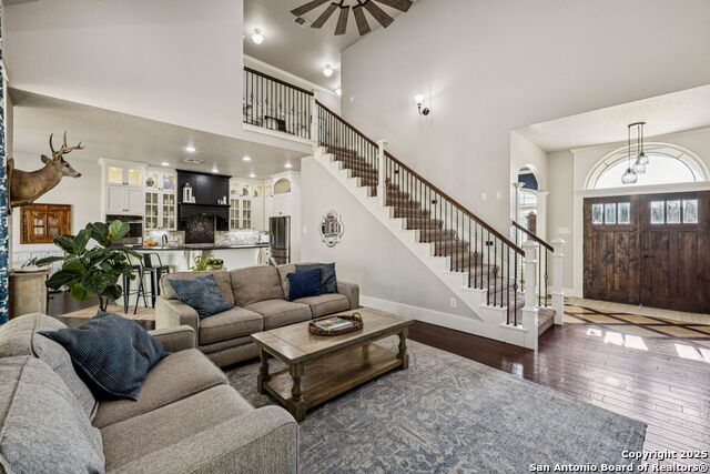 Listing photo id 6 for 2259 Deer Run