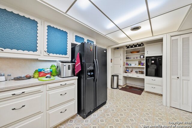 Listing photo id 13 for 699 Floral Avenue